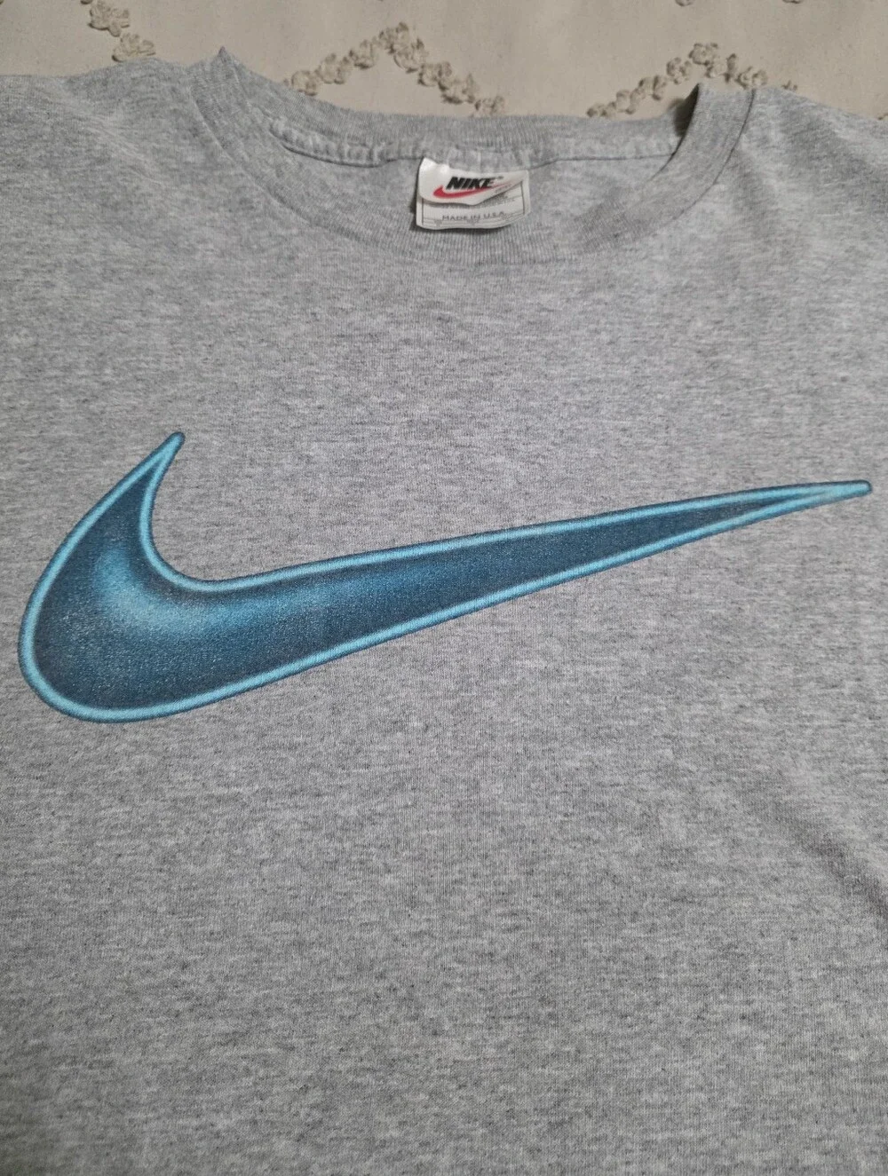 Mens NIKE Basic T-Shirt - Size Medium